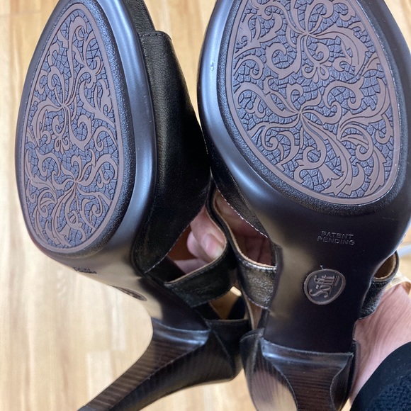 Sofft Bronze Metallic Leather Shoes NWOT - Picture 5 of 5